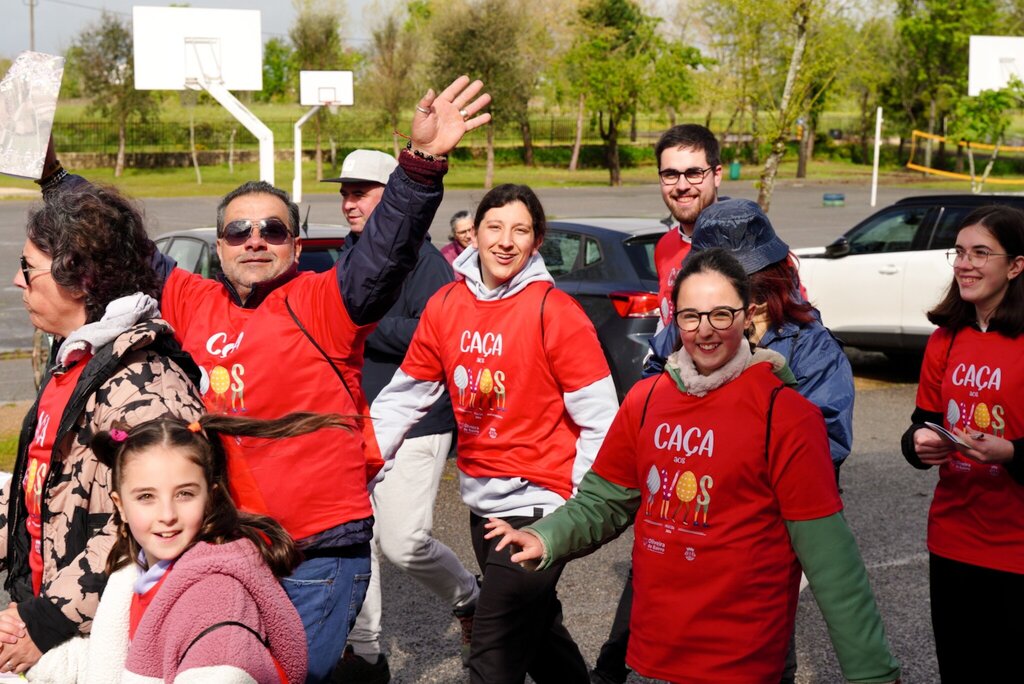 Mais de 180 pessoas à "caça" de ovos no comércio local de Bustos