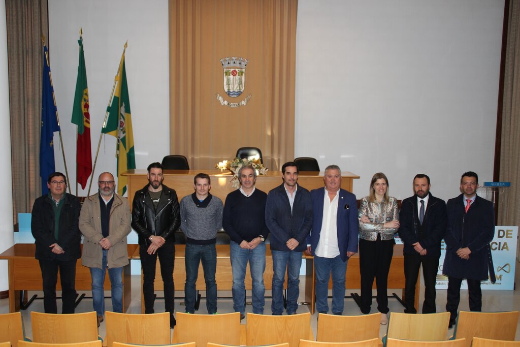 Assinatura de Contratos-Programa relativos aos Apoios Extraordinários do Programa de Apoio do Ass...