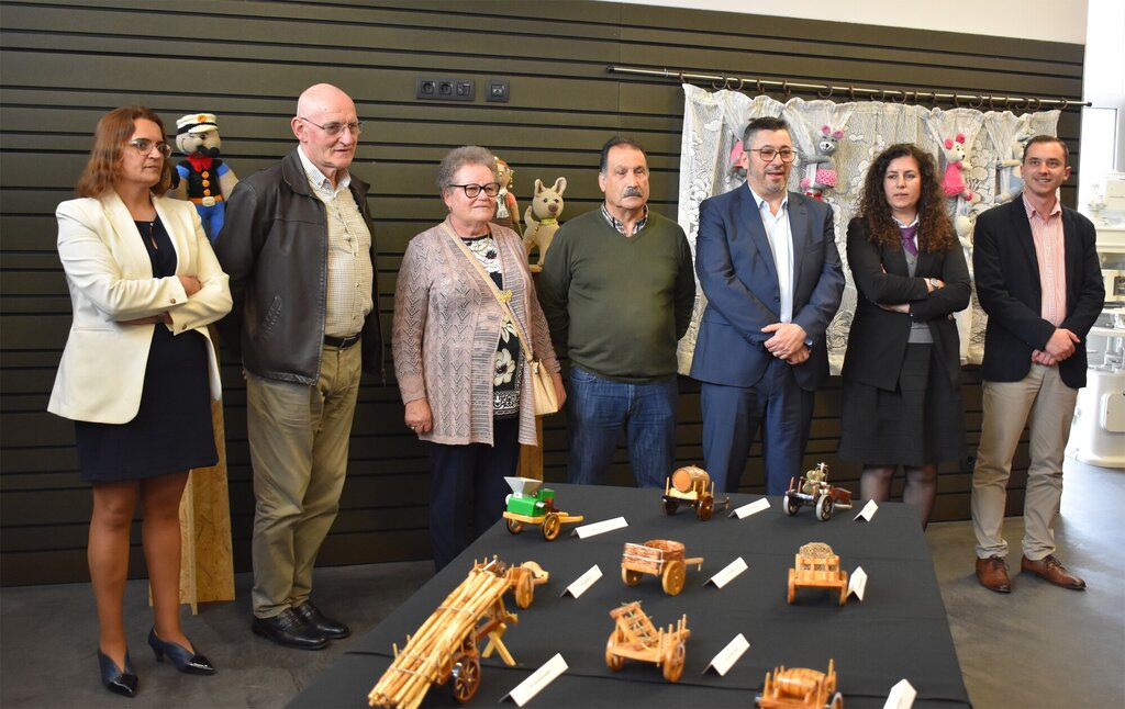 INAUGURADA A EXPOSIÇÃO DOS ARTESÃOS JÚLIA MATOS E JOSÉ CORREIA NA COMUR-MUSEU MUNICIPAL