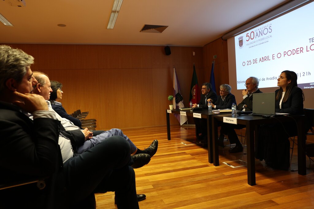  Tertúlia “O 25 de abril e o Poder Local”