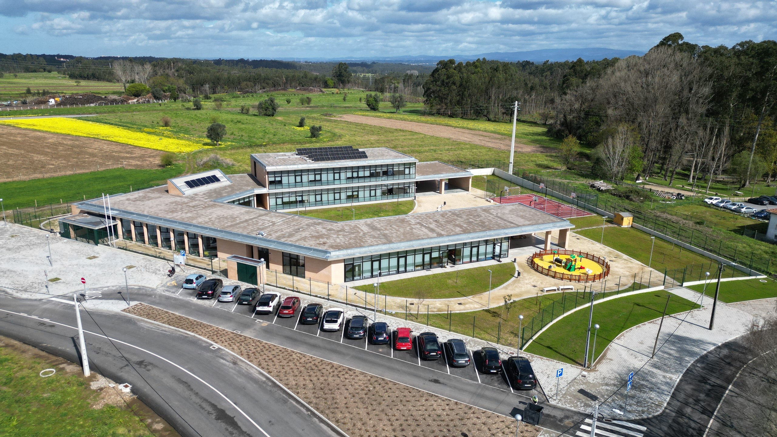 Primeira Reunião de Câmara de maio no novo Centro Escolar de Nossa Senhora de Fátima