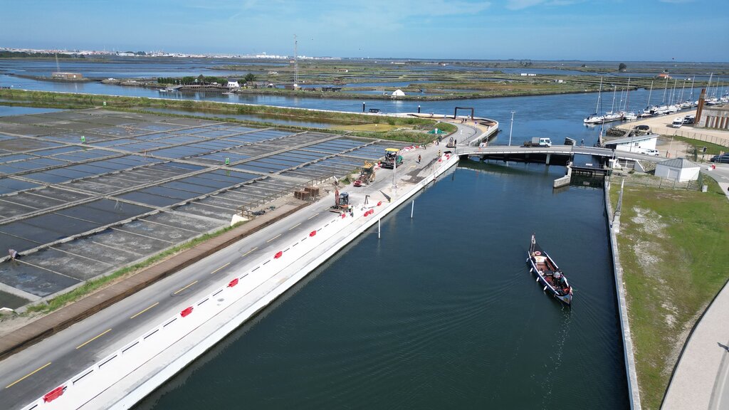 Trabalhos de pavimentação condicionam circulação rodoviária