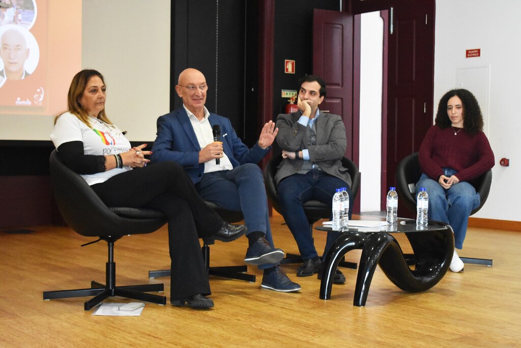 CLUBE EUROPEU DA MURTOSA CELEBROU O DIA INTERNACIONAL DO VOLUNTÁRIO NA OFICINA DE ARTES