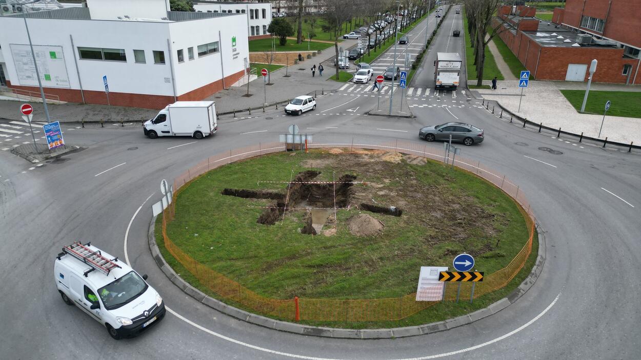 Início da obra de construção do Monumento alusivo à Universidade de Aveiro