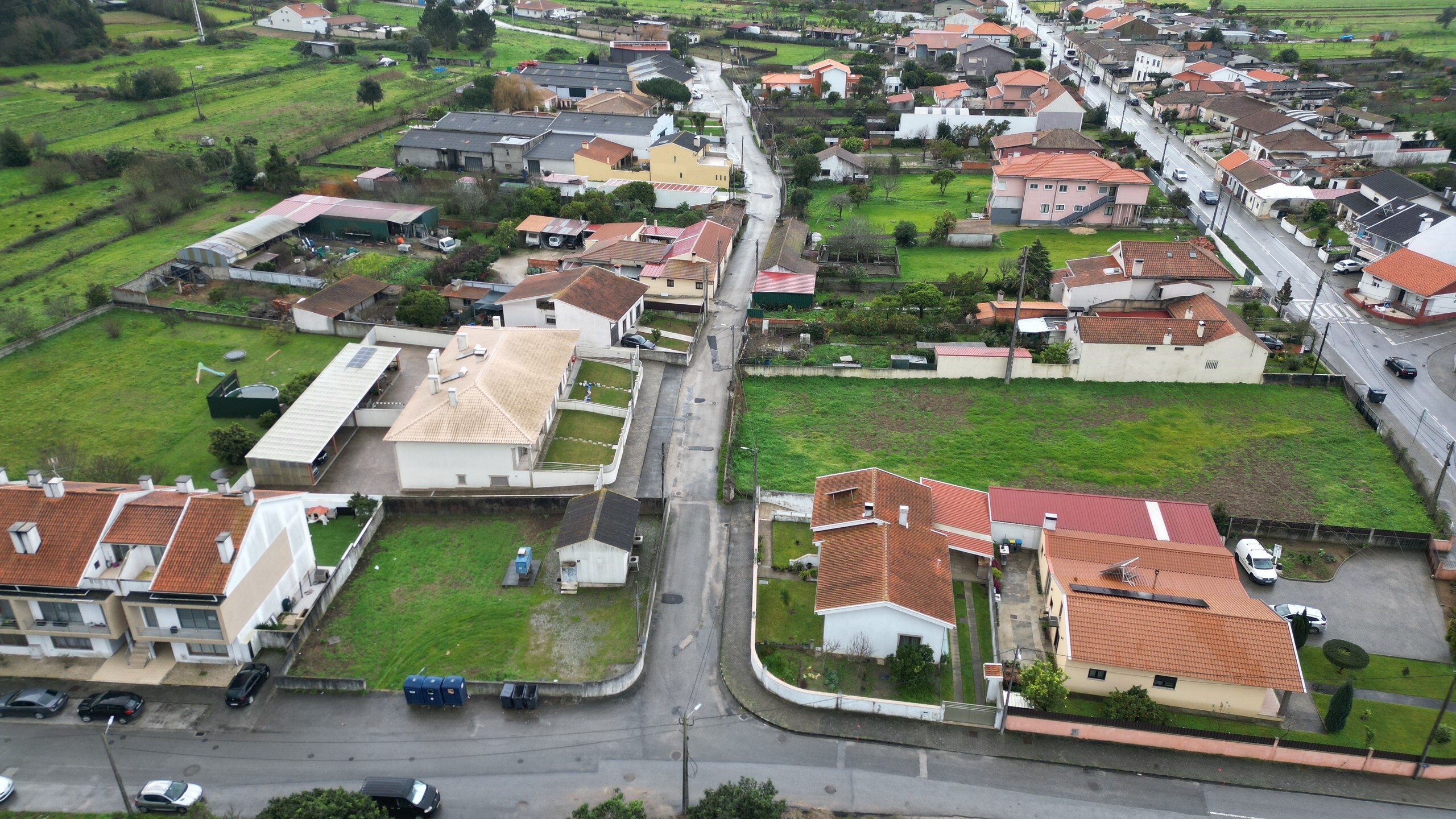 Obra de 31 mil euros termina com problema de escoamento de águas pluviais na Rua do Correguinho, ...