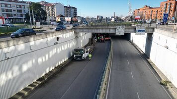 Trabalhos de pavimentação no túnel da Avenida Europa junto ao Centro Comercial Glicínias