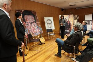 Exposição sobre vida e obra de Carlos Paredes patente na Biblioteca Municipal