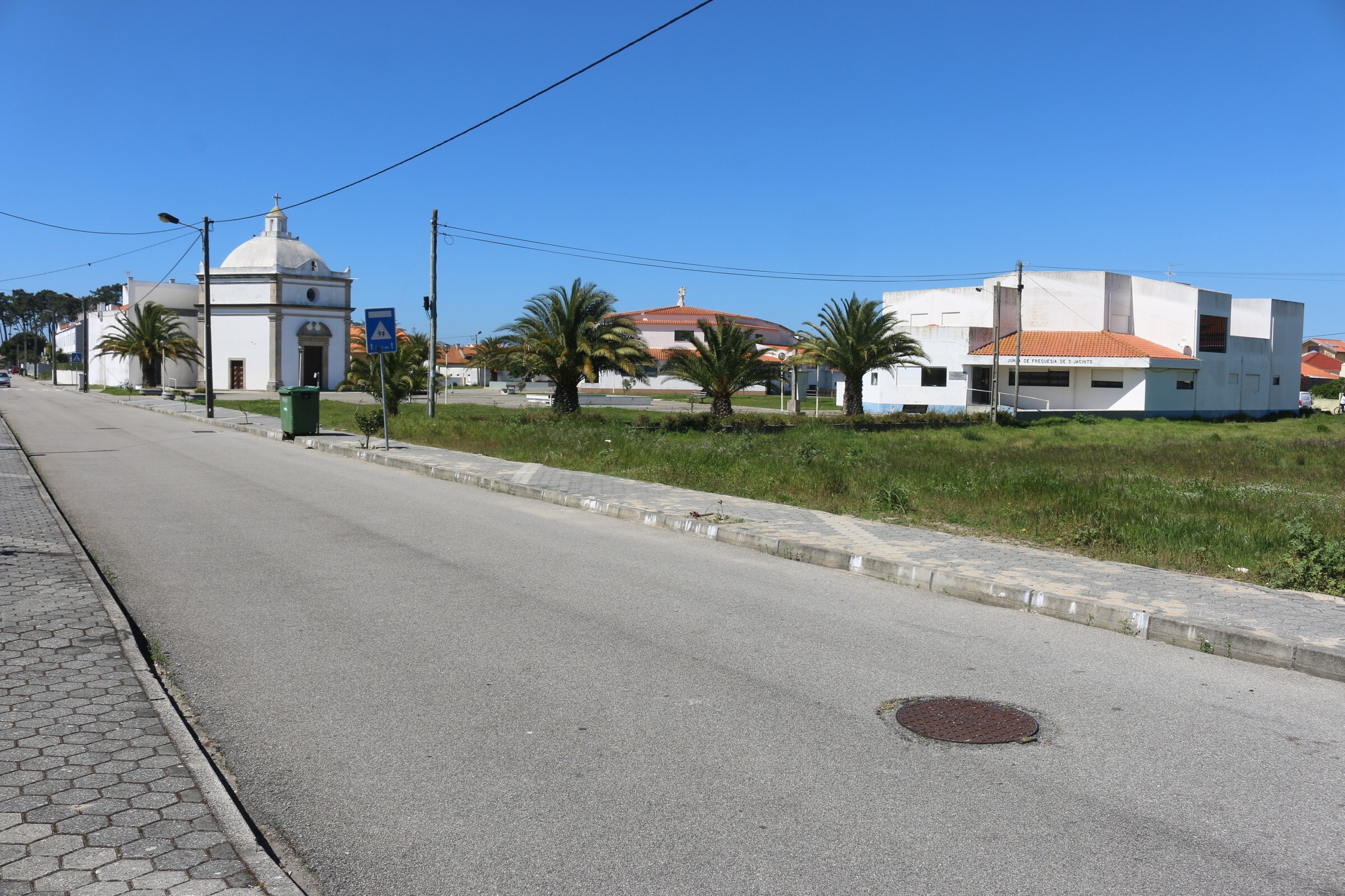 Arrancou a obra de requalificação do Adro da Igreja de São Jacinto