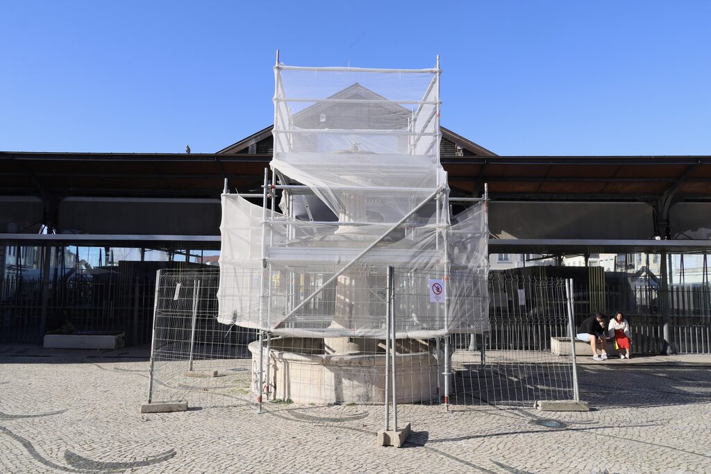 Reabilitação do monumento das Pirâmides e dos Chafarizes das “5 Bicas” e do Largo da Praça do Peixe