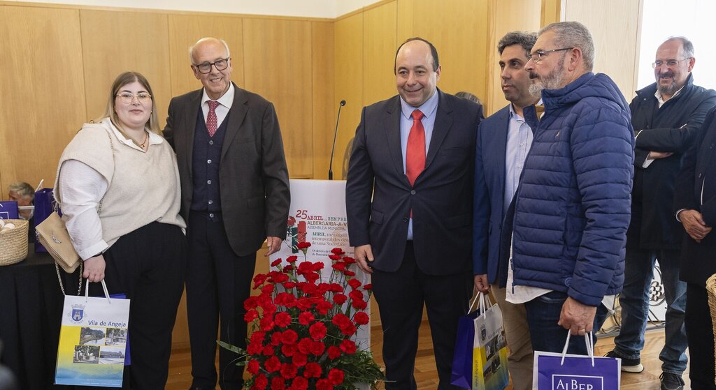 Assembleia Municipal celebra 25 de Abril com exposições no Cineteatro Alba