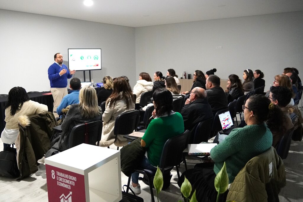 Montras e Vitrines, Redes Sociais e Inteligência Artificial são as novas formações do Bairro Come...