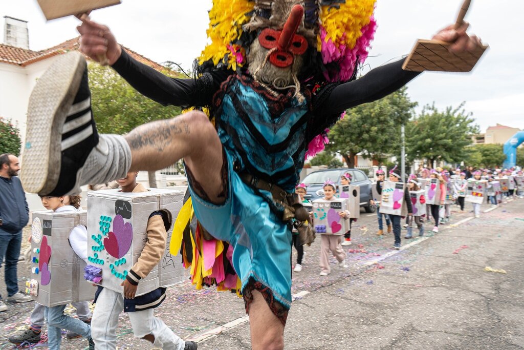 Concurso de conceção para realização e implantação de obra de arte escultórica em espaço público ...