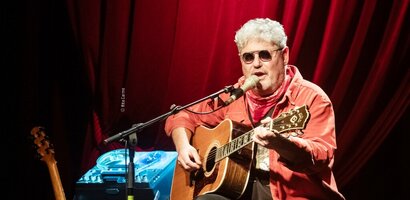 Tim canta histórias no Cineteatro Alba