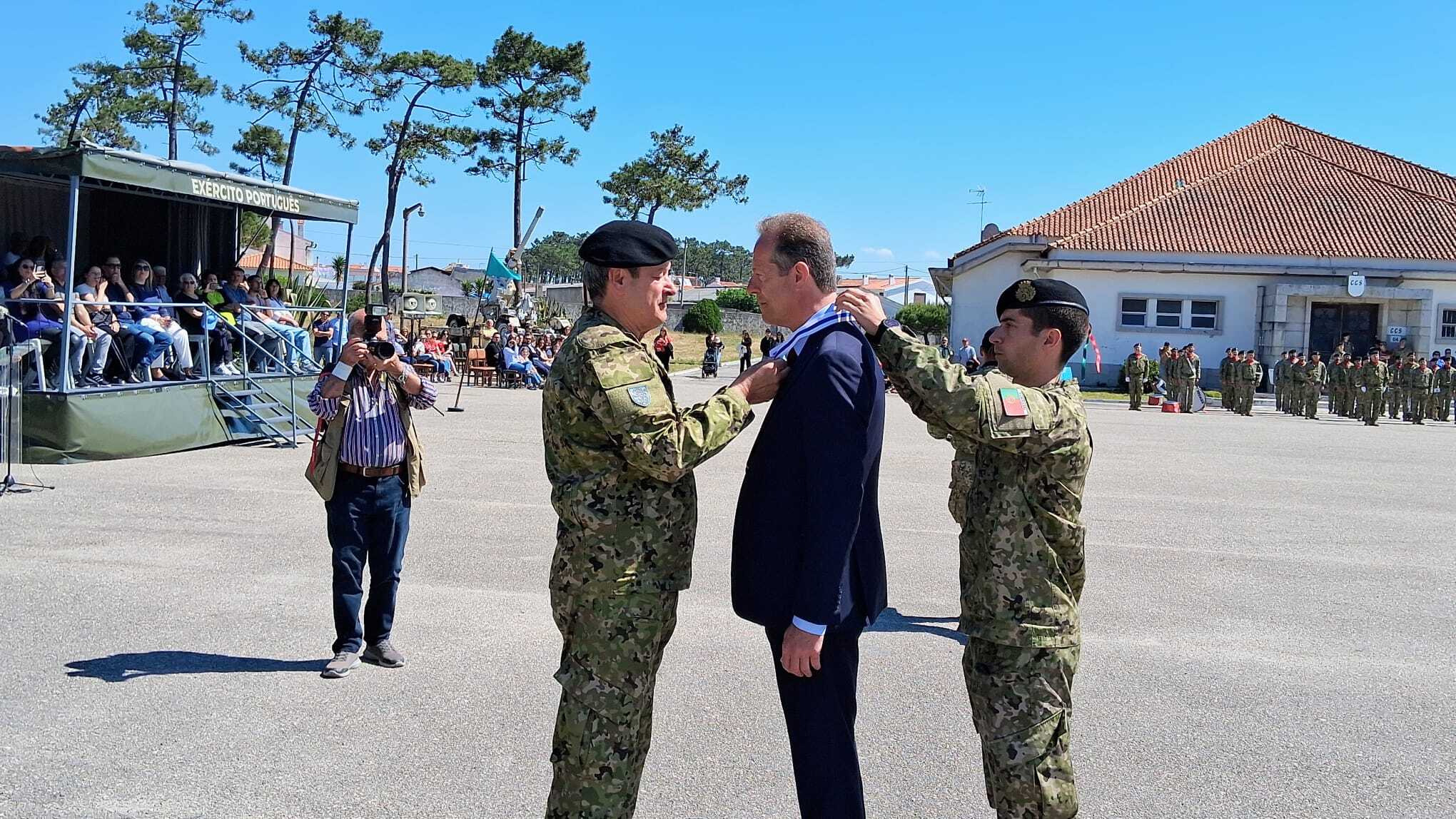 Presidente da Câmara de Aveiro distinguido pelo Exército com Medalha de Mérito de 1.ª Classe