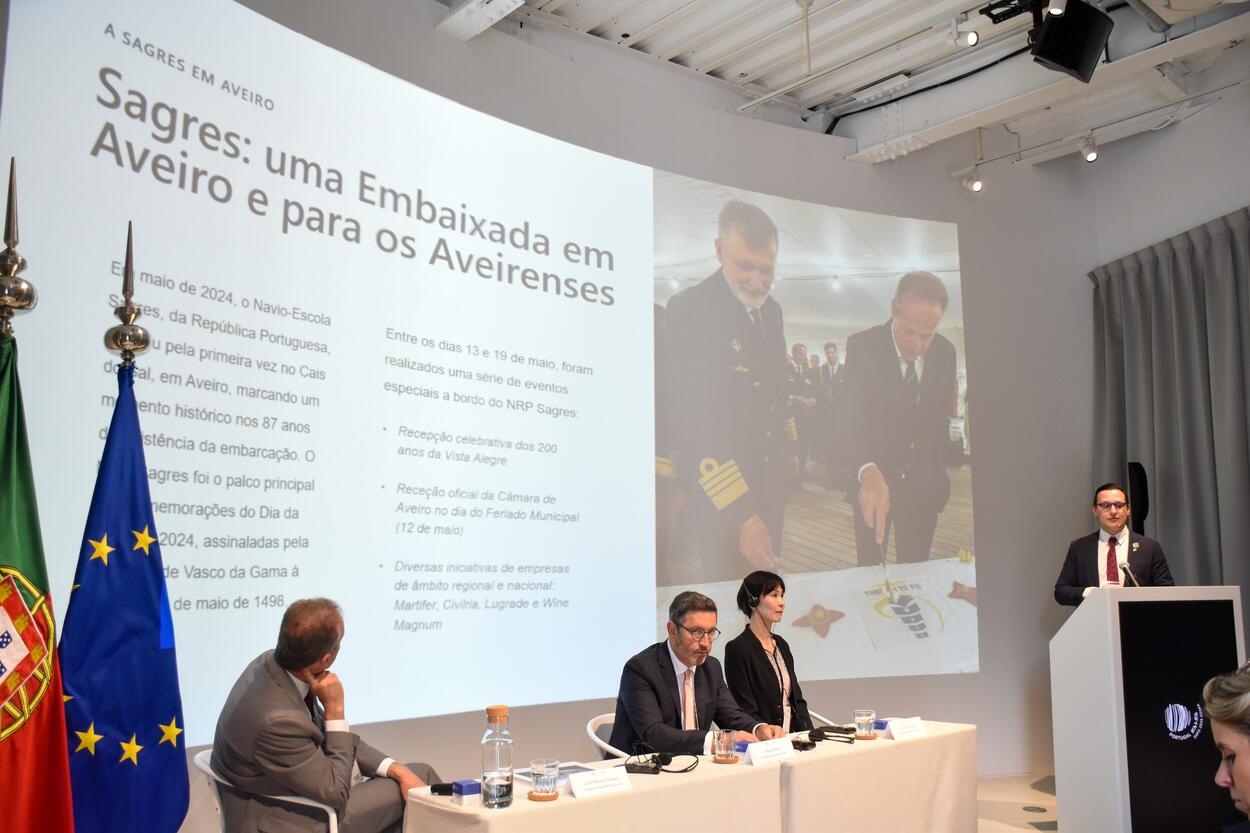 Presidente da Câmara de Aveiro apresenta livro “A Sagres em Aveiro 2024” na Expo Osaka