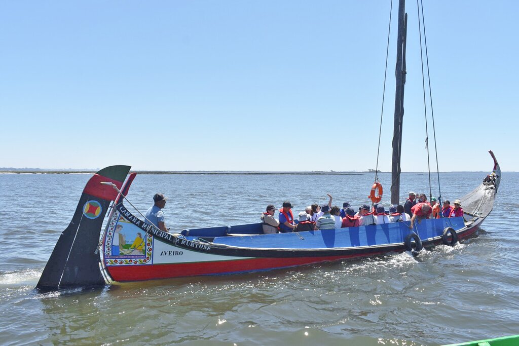 SENIORES DAS IPSS DESFRUTARAM DE PASSEIO DE BARCO MOLICEIRO