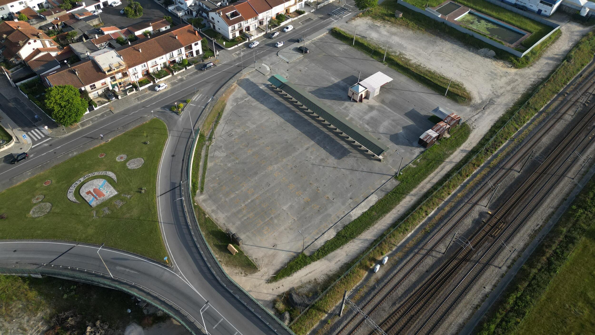 Concurso público para edifício de apoio às Piscinas e Recinto de Feiras de Cacia