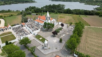 Câmara de Aveiro e E-Redes renovam iluminação na envolvente à Igreja Matriz de Requeixo