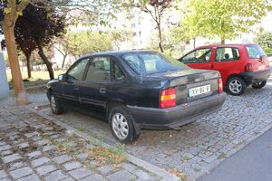 Desmantelamento de 12 veículos abandonados na via pública