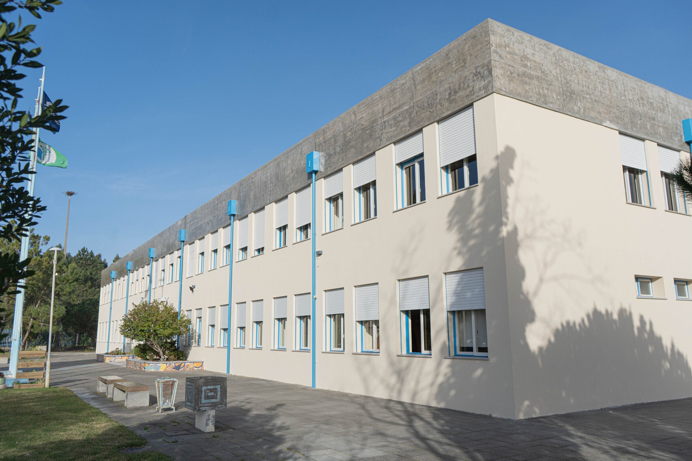Pintura da Escola Básica da Gafanha da Encarnação reforça compromisso com a educação
