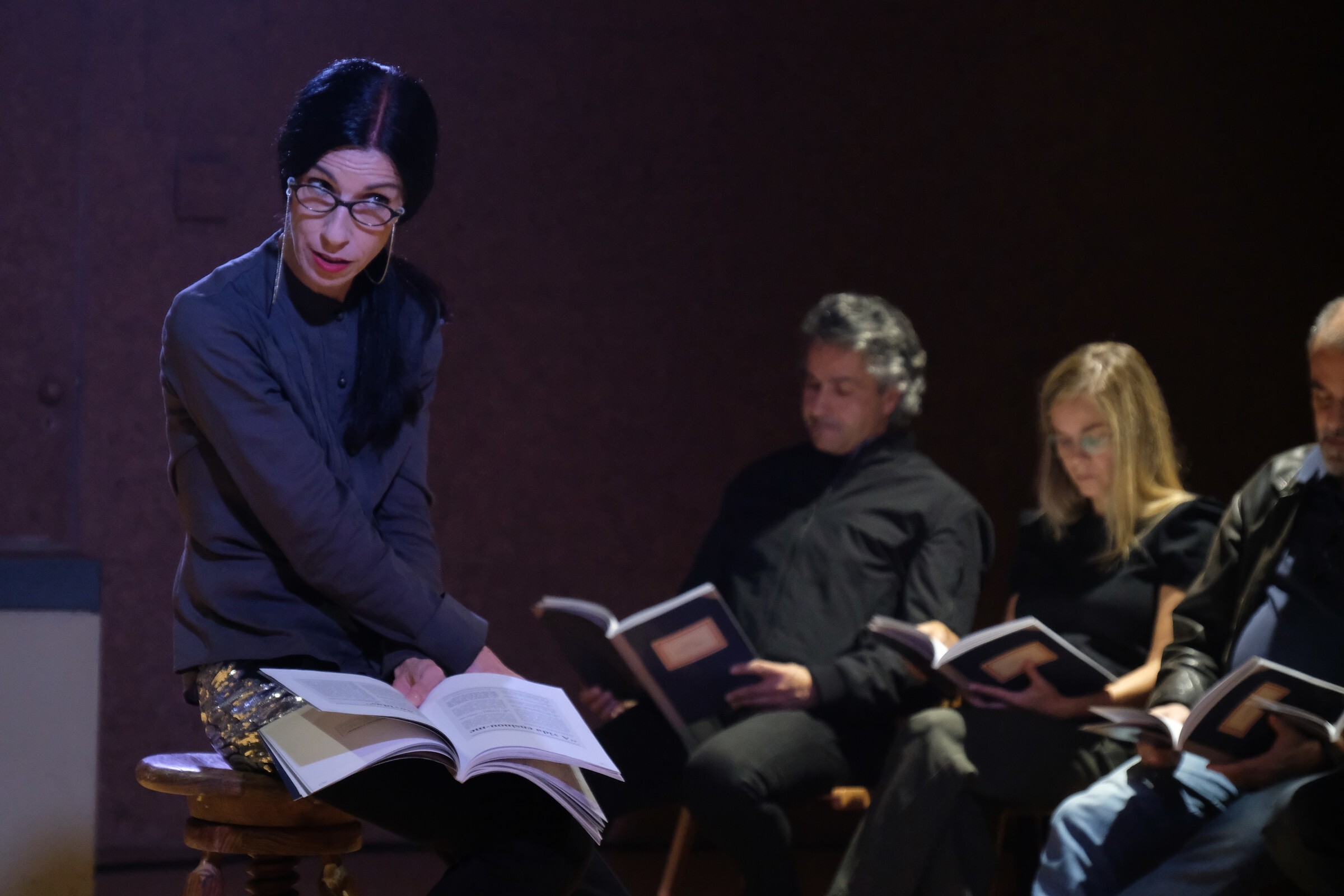 Uma performance na forma de leitura em voz alta no Teatro Aveirense