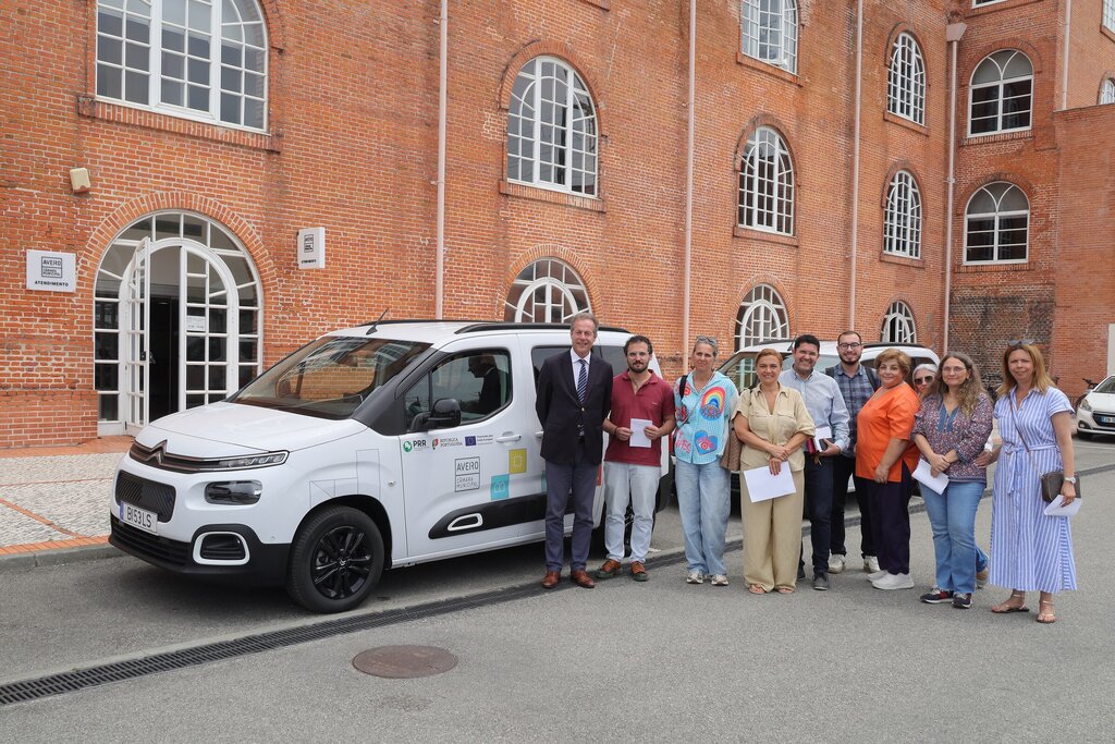 Câmara entrega viaturas elétricas a quatro Unidades de Saúde