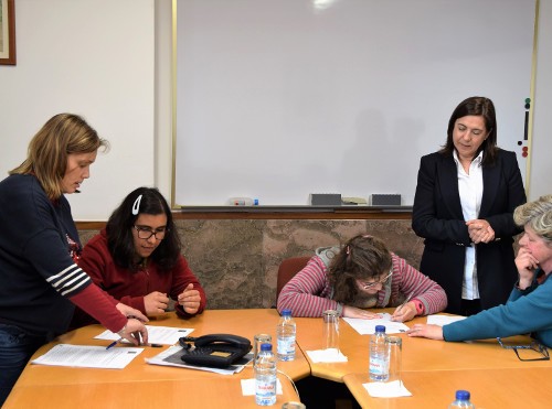  Câmara Municipal contrata jovens portadoras de deficiência para trabalhar nas escolas