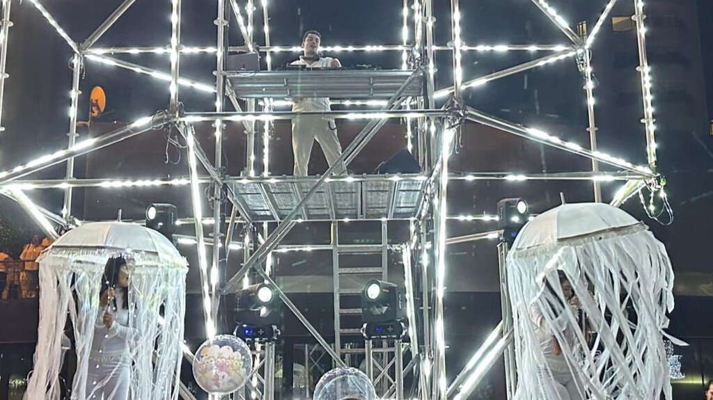 Praia da Barra celebra o verão com a primeira edição da Noite Branca