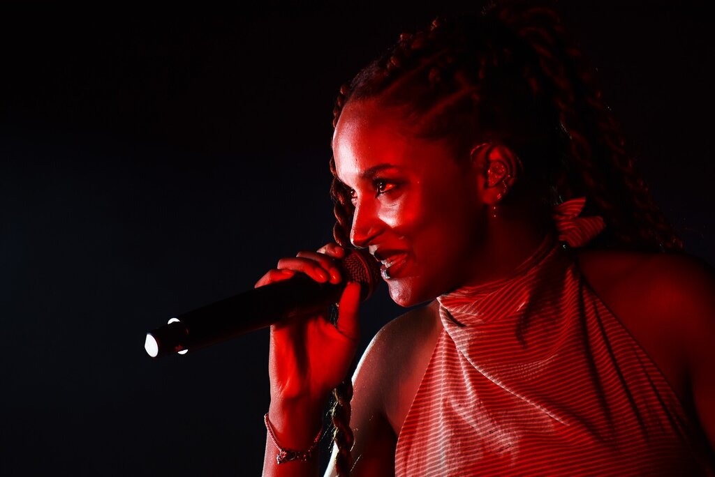 LARGO DA VARINA RECEBEU CONCERTO DE SORAIA TAVARES