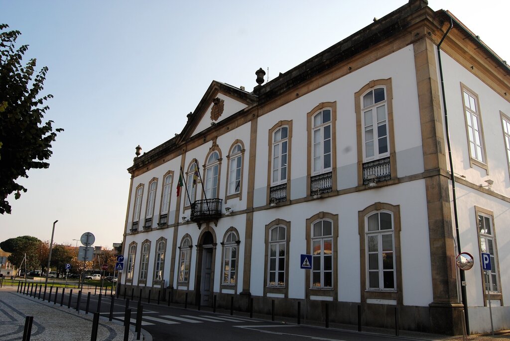 Município aprova votos de louvor e felicitações à ARMAB, ao Clube Desportivo de Campinho e ao méd...