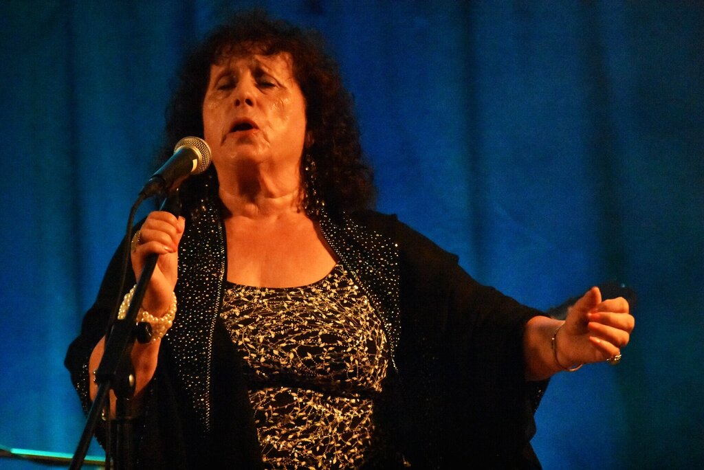 ROSALINA SILVA ATUOU NA OFICINA DE ARTES