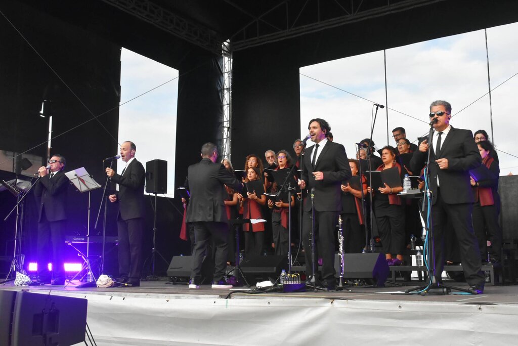  CORO SANTA MARIA DA MURTOSA E VOZES DA RÁDIO ATUARAM NA PRAÇA DA VARINA 