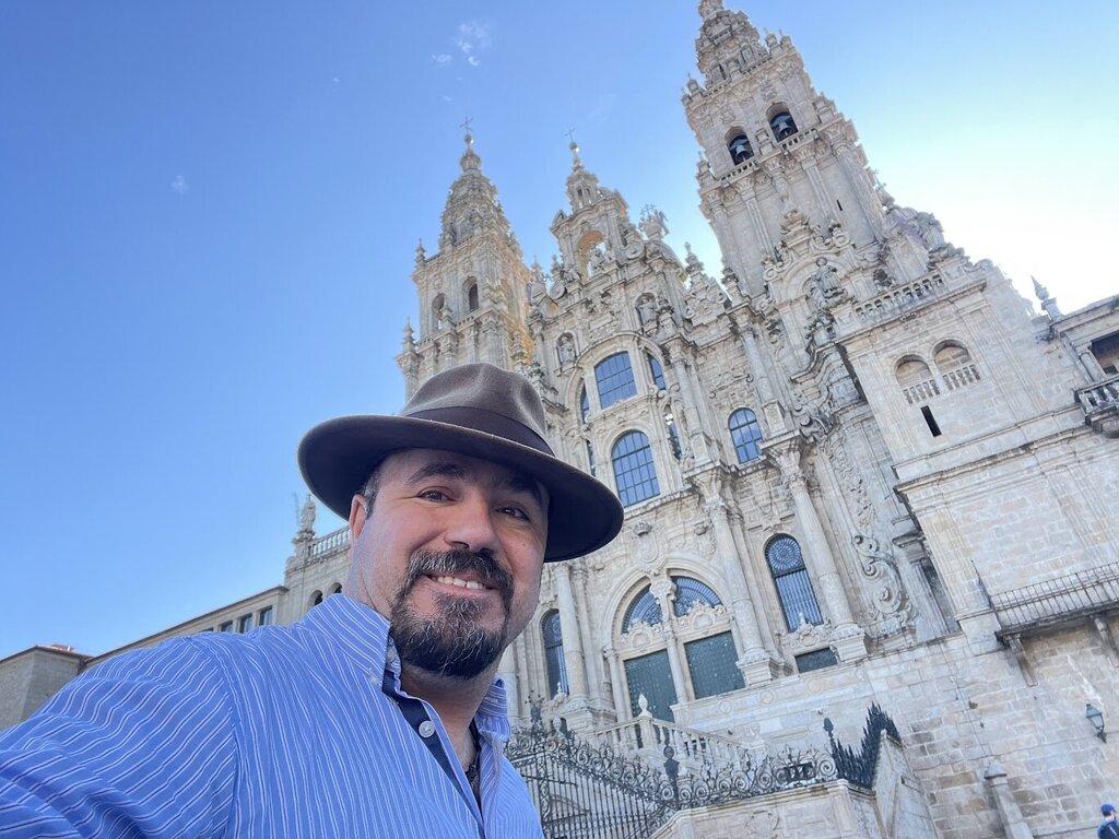Artur Filipe dos Santos apresenta novo livro no Albergue de Peregrinos