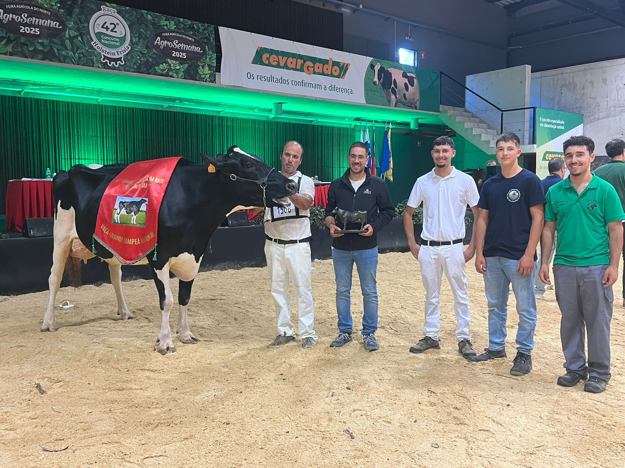 EXPLORAÇÃO MURTOSEIRA VENCE O 42º CONCURSO NACIONAL DA RAÇA HOLSTEIN FRÍSIA