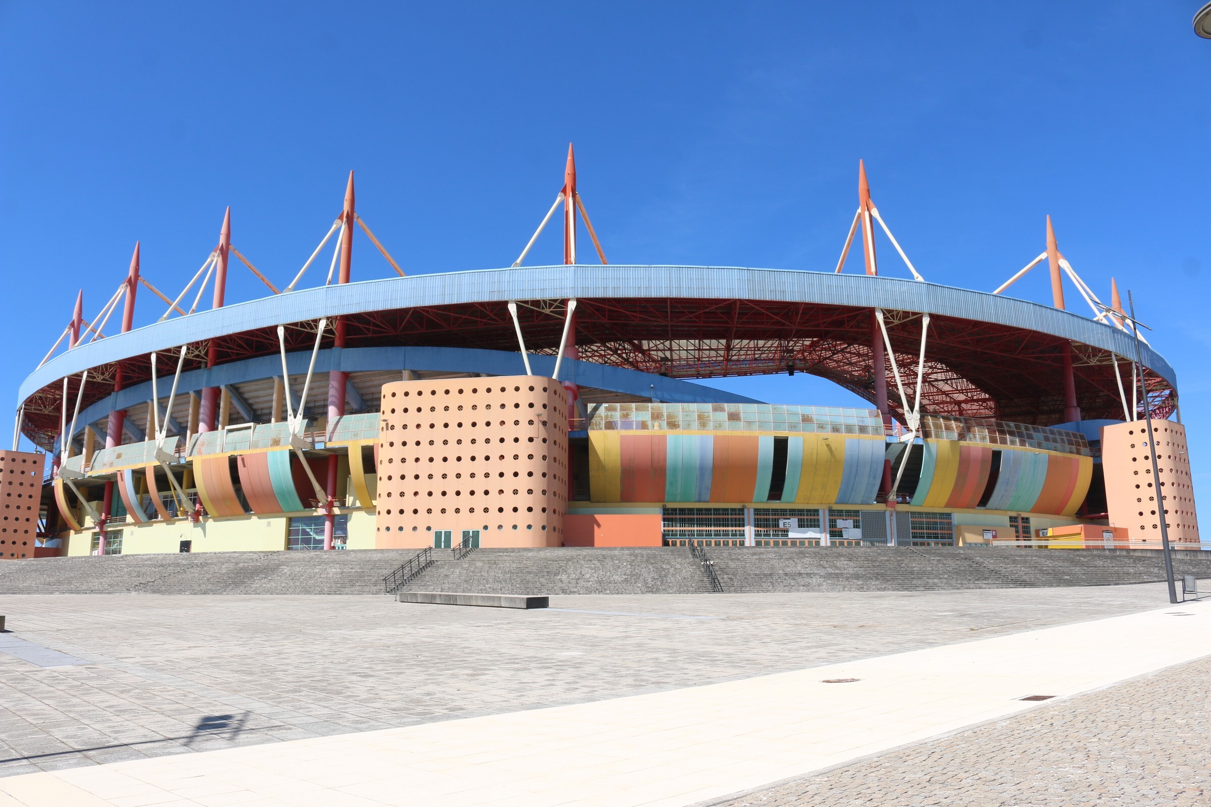 Aberto concurso público para reabilitação da cobertura do Estádio Municipal de Aveiro