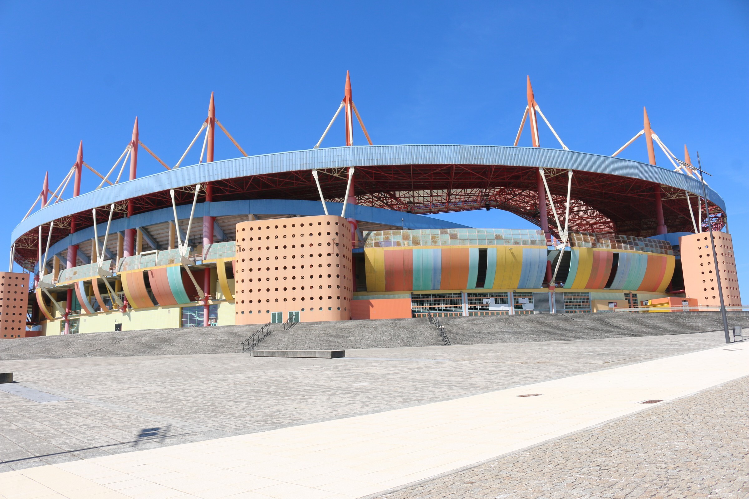 Arranca a obra de reabilitação dos guarda-corpos metálicos do Estádio