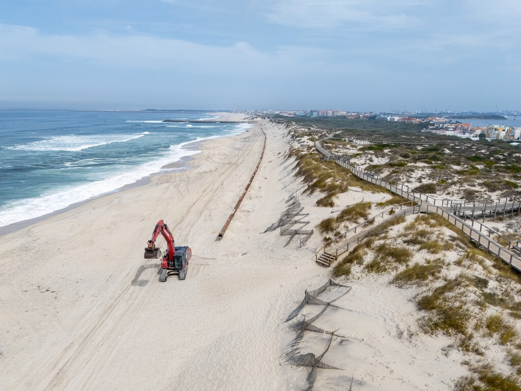 Reforço do cordão dunar entre Costa Nova do Prado e Praia da Barra  está em curso