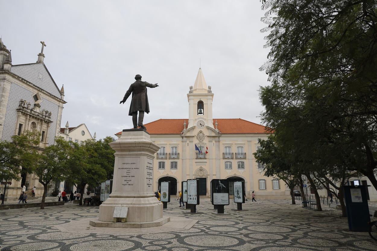 Concessão de Espaço Público para Publicidade – Incumprimento Contratual pela Dreammedia