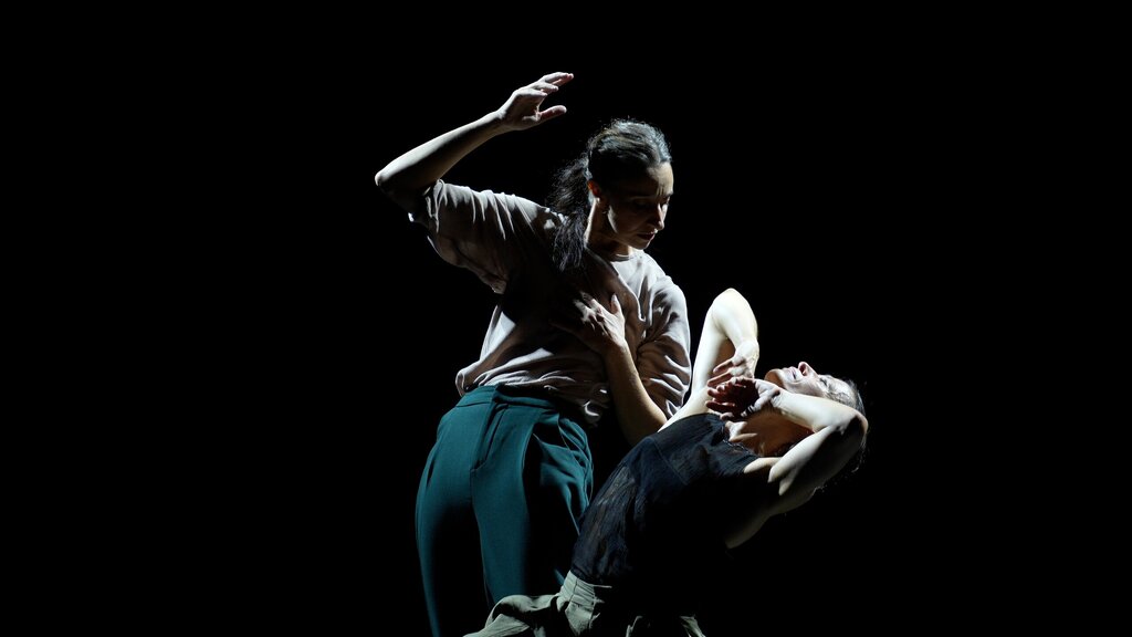 hOLD reflete sobre o envelhecimento através da dança