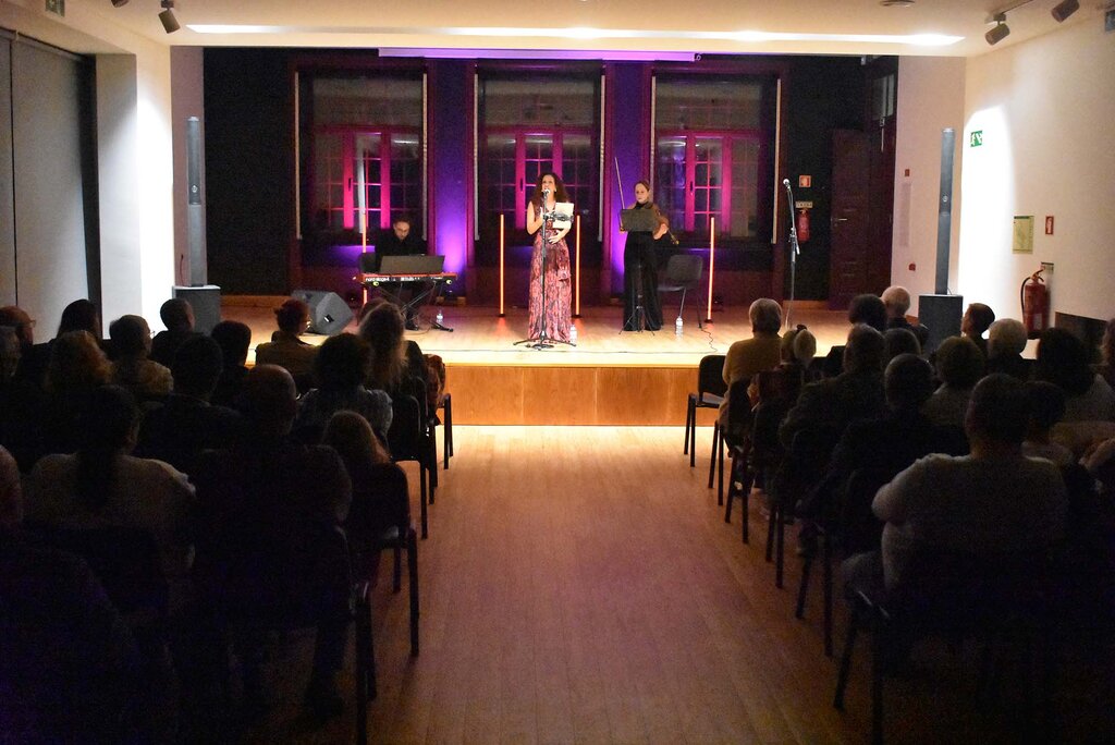 ﻿  AUDITÓRIO DA OFICINA DE ARTES RECEBEU CONCERTO "ENTRE A ÓPERA E A BROADWAY"