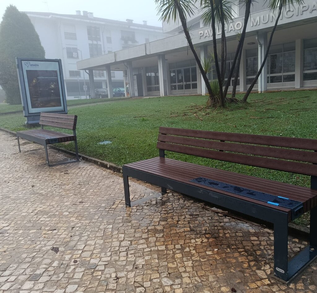 Município instala bancos inteligentes na cidade 