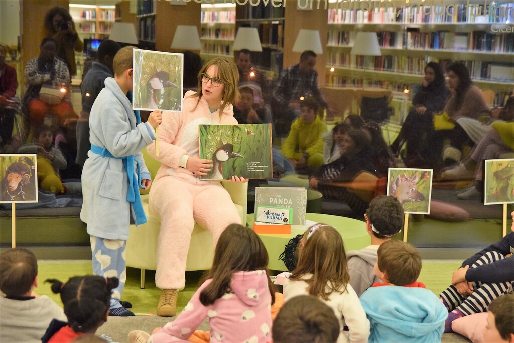 Famílias estreitam laços em pijama na Biblioteca Municipal