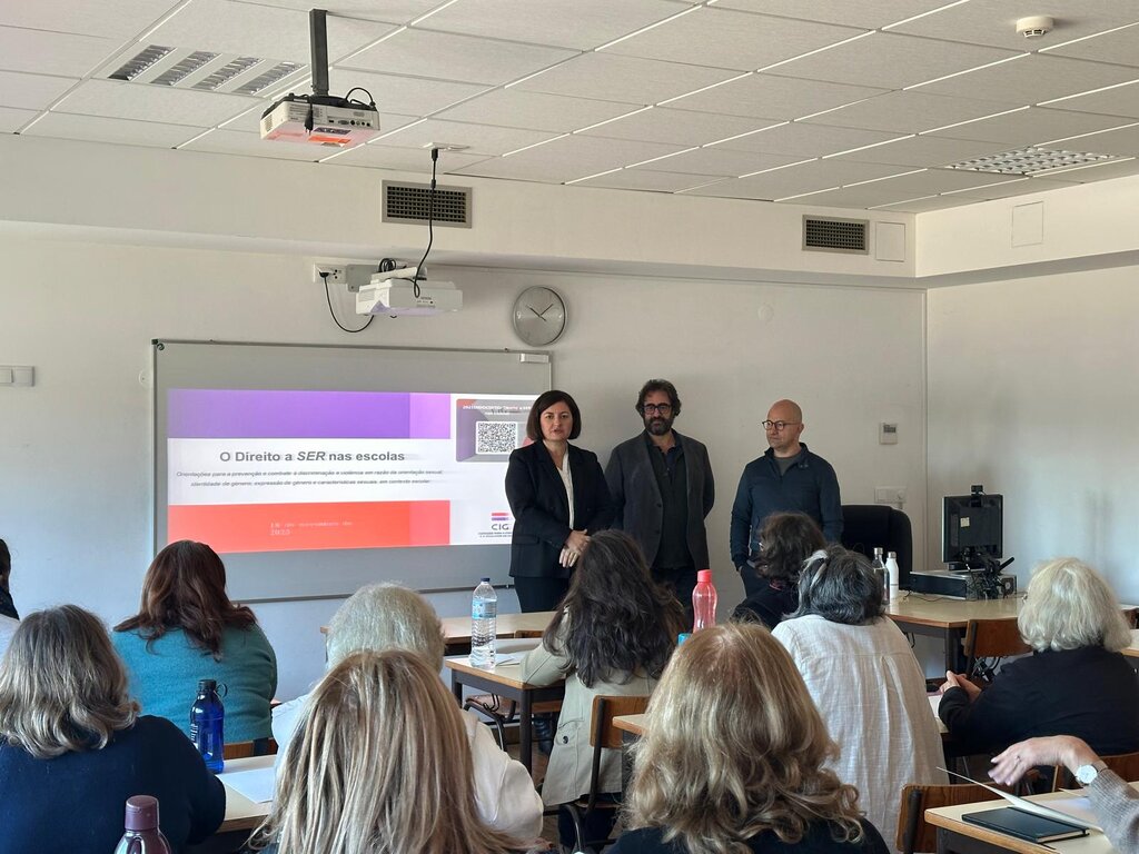 Prevenção da discriminação nas escolas | Município forma assistentes operacionais