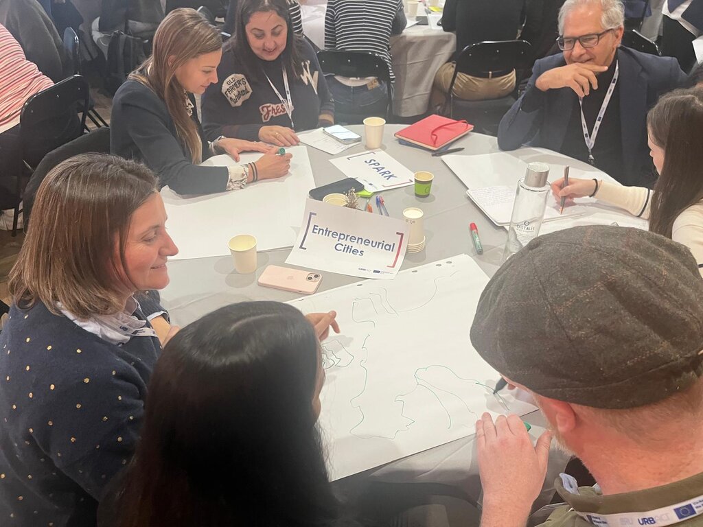 Projeto “Cidade Empreendedora” arranca no encontro europeu de Paris