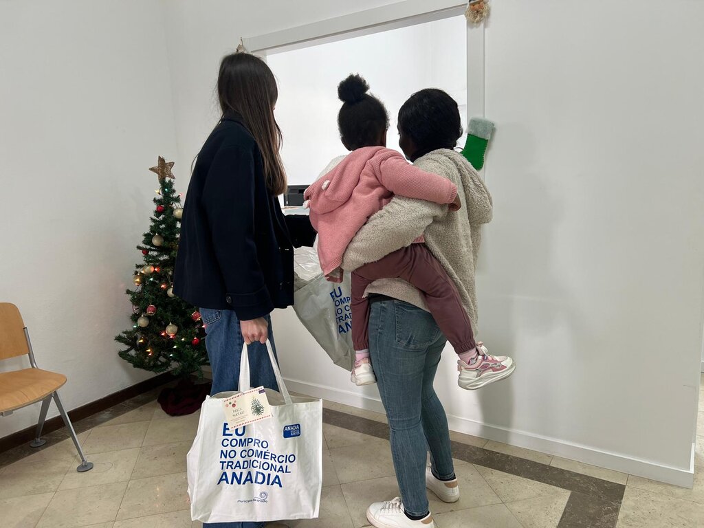 Entrega Cabazes de Natal a famílias carenciadas