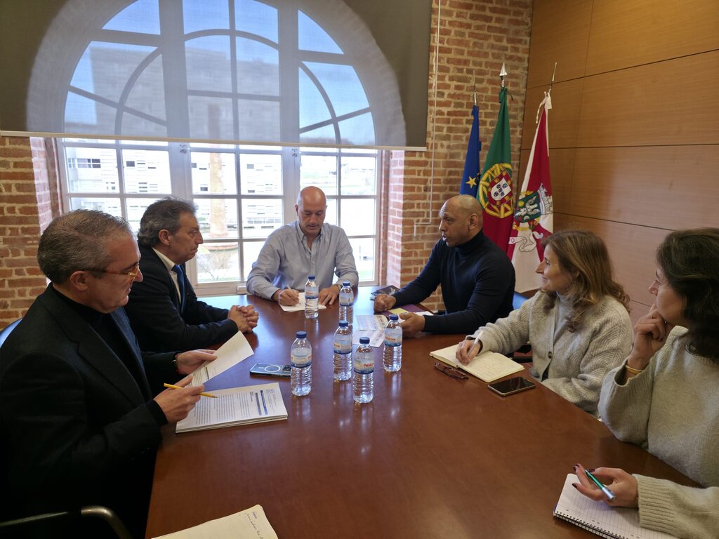Presidente da CMA reúne com Nuno Delgado para reforço do projeto  “Judo na Escola”