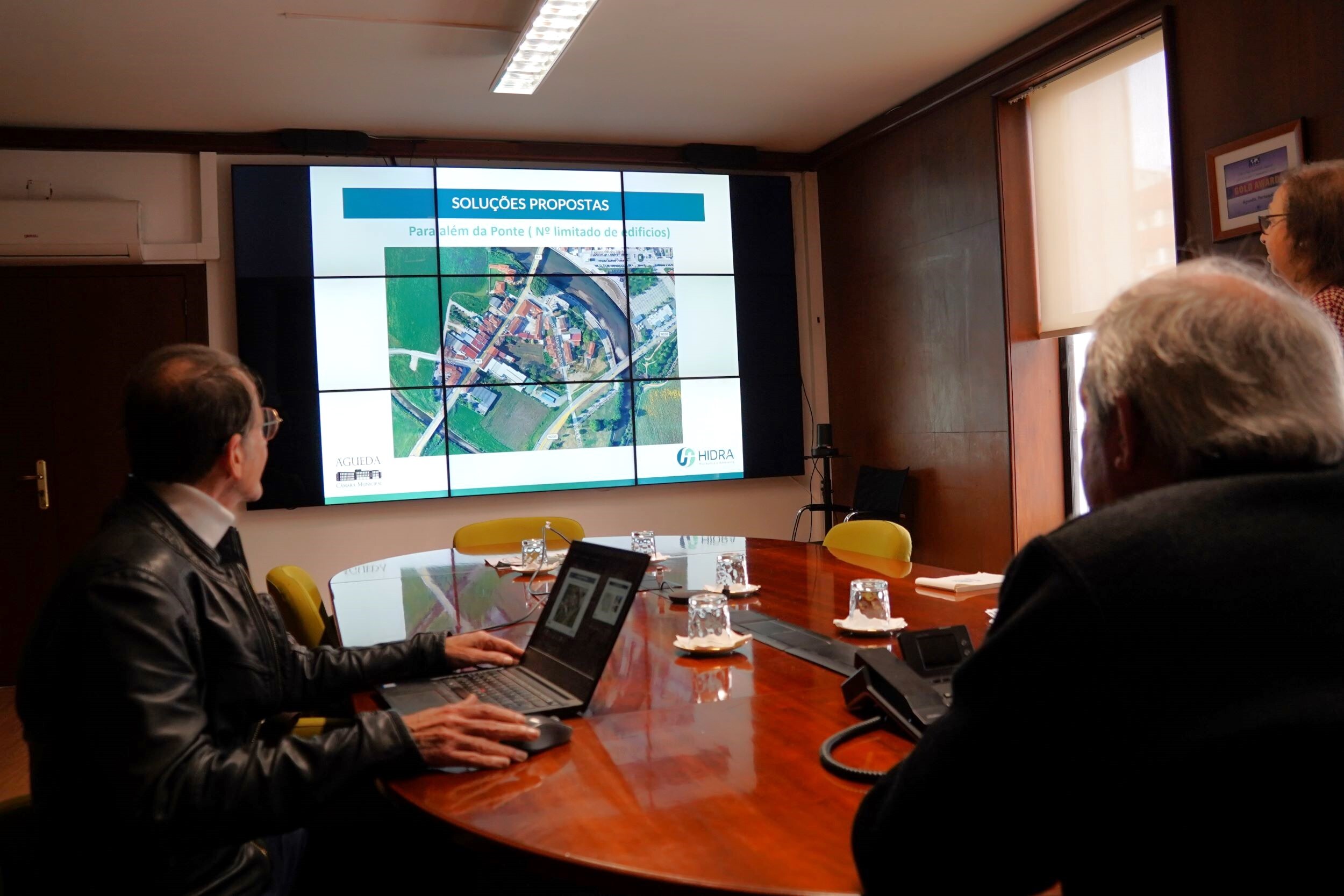 Câmara de Águeda reúne com especialista e prepara intervenção na margem esquerda do Rio Águeda