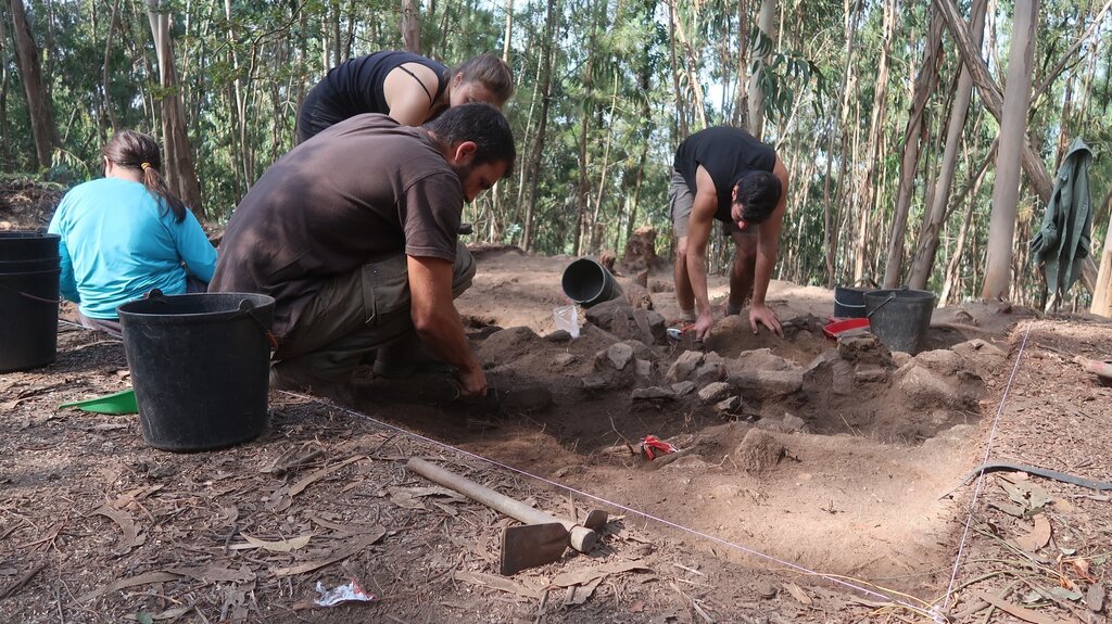 Equipa de 20 pessoas nas escavações arqueológicas de São Julião