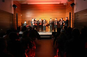 CAROL SINGERS TROUXERAM A MAGIA DO NATAL À COMUR-MUSEU MUNICIPAL