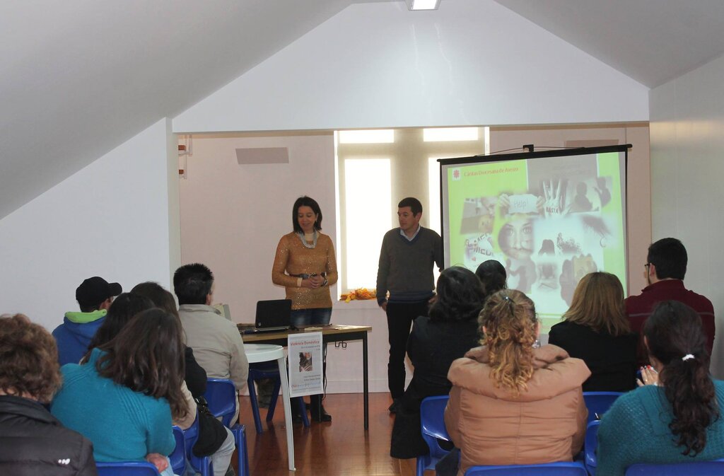 ARQUIVO MUNICIPAL ACOLHEU SESSÃO DE SENSIBILIZAÇÃO SOBRE VIOLÊNCIA DOMÉSTICA